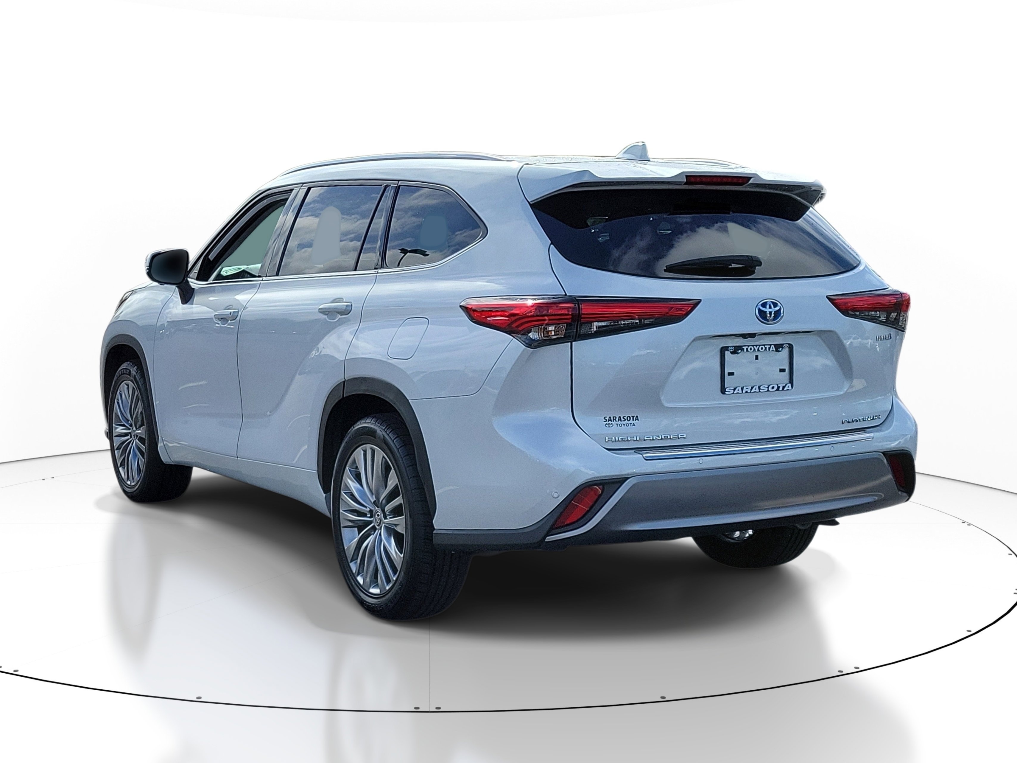 Used 2023 Toyota Highlander Platinum FWD image 4