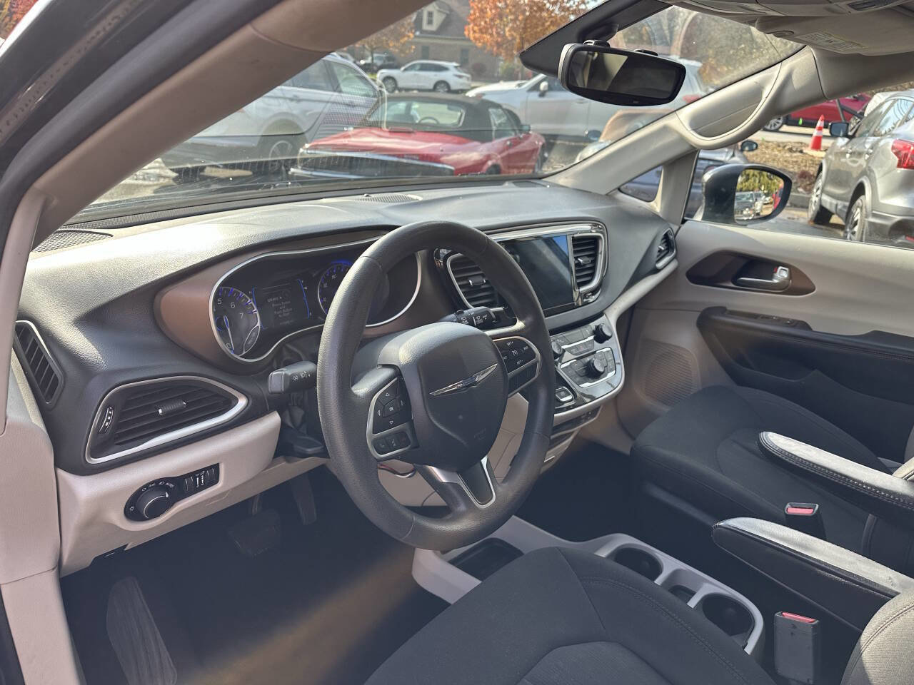 Used 2017 Chrysler Pacifica Touring image 18