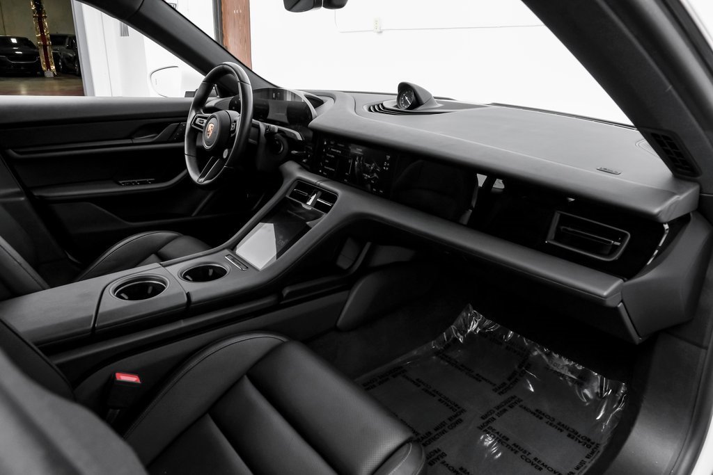 Used 2022 Porsche Taycan image 20