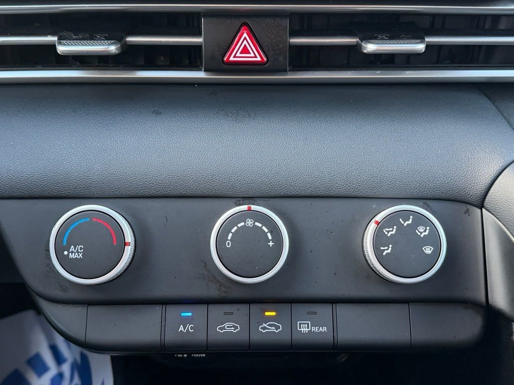 Used 2022 Hyundai Elantra SE w/ Preferred Accessory Package image 20