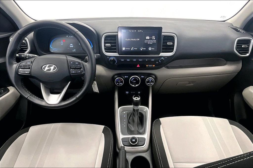 Used 2023 Hyundai Venue SEL FWD image 15