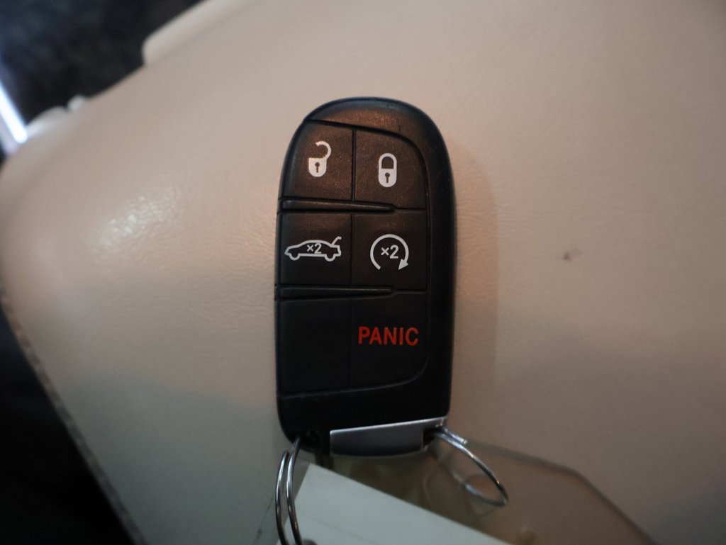Used 2018 Chrysler 300 Limited image 23