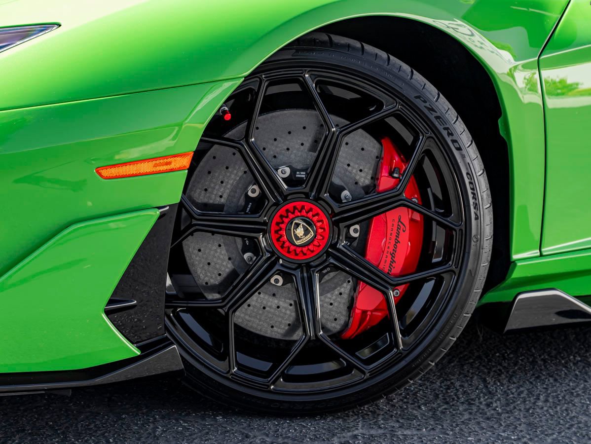 Used 2020 Lamborghini Aventador SVJ AWD/4WD image 3