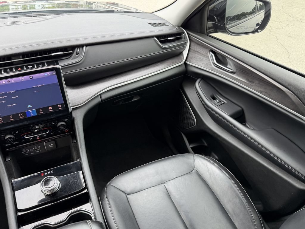 Used 2022 Jeep Grand Cherokee L Limited RWD image 16