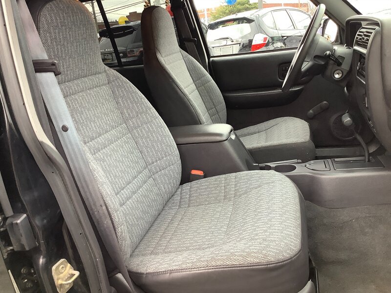 Used 2000 Jeep Cherokee SE RWD image 18