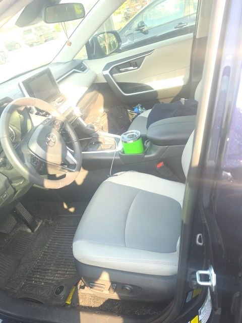 Used 2023 Toyota RAV4 XLE Premium image 2