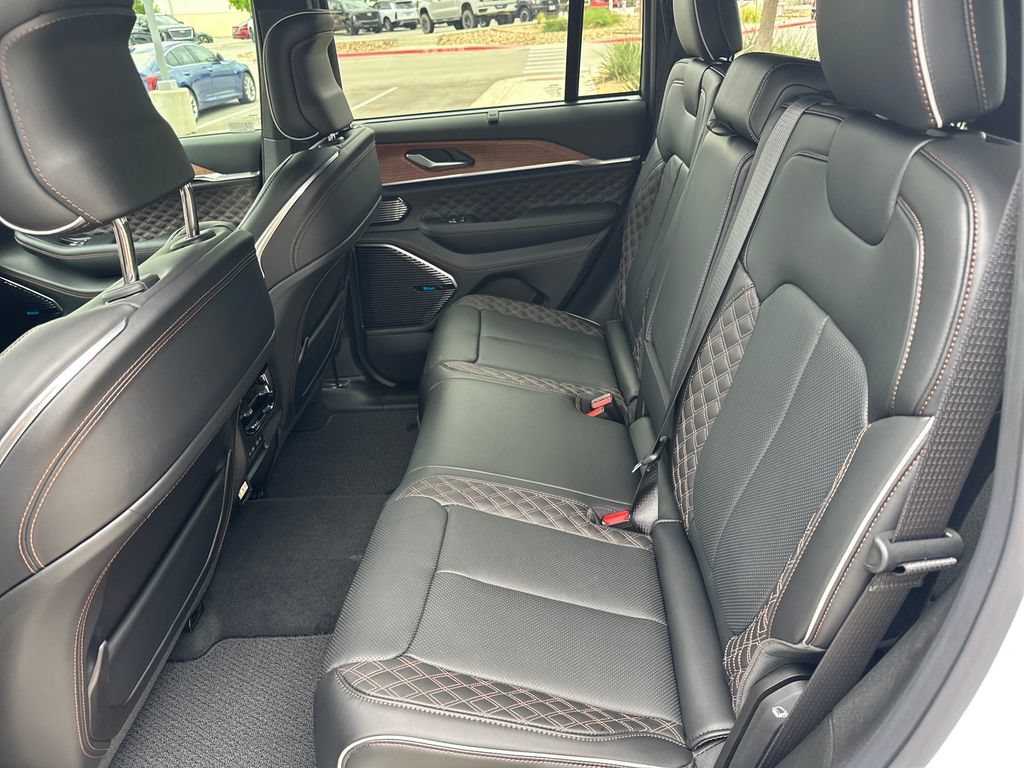 New 2026 Jeep Grand Cherokee Summit w/ Obsidian Package AWD/4WD image 33