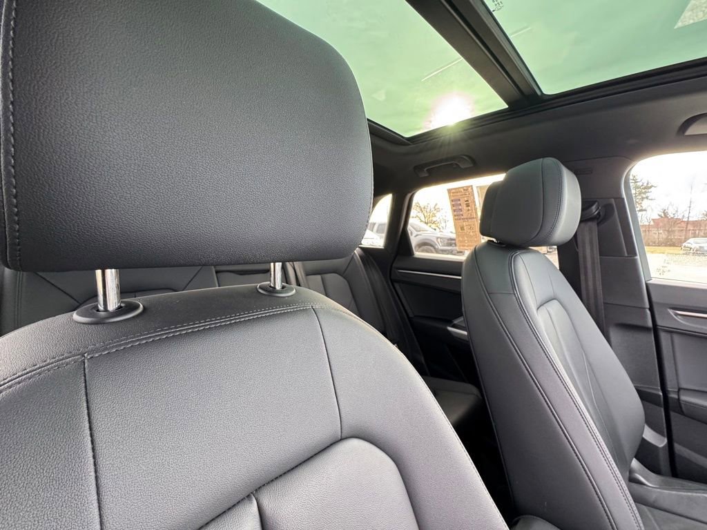 Used 2025 Audi Q3 2.0T Premium image 32