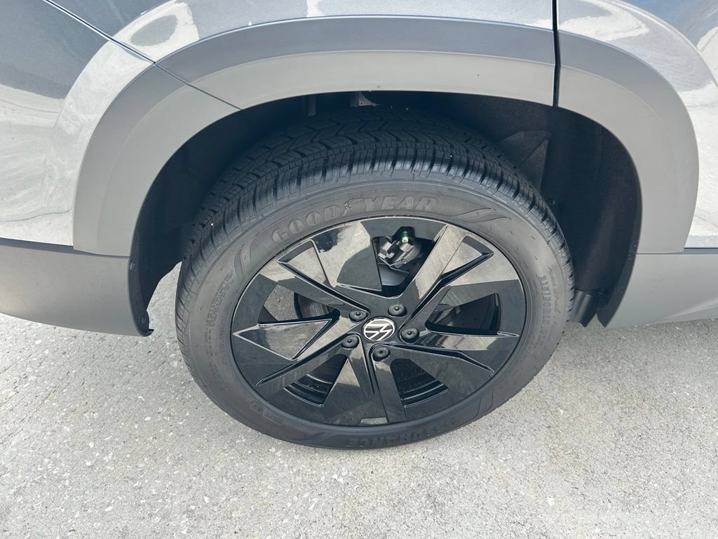 New 2026 Volkswagen Taos SE FWD image 25
