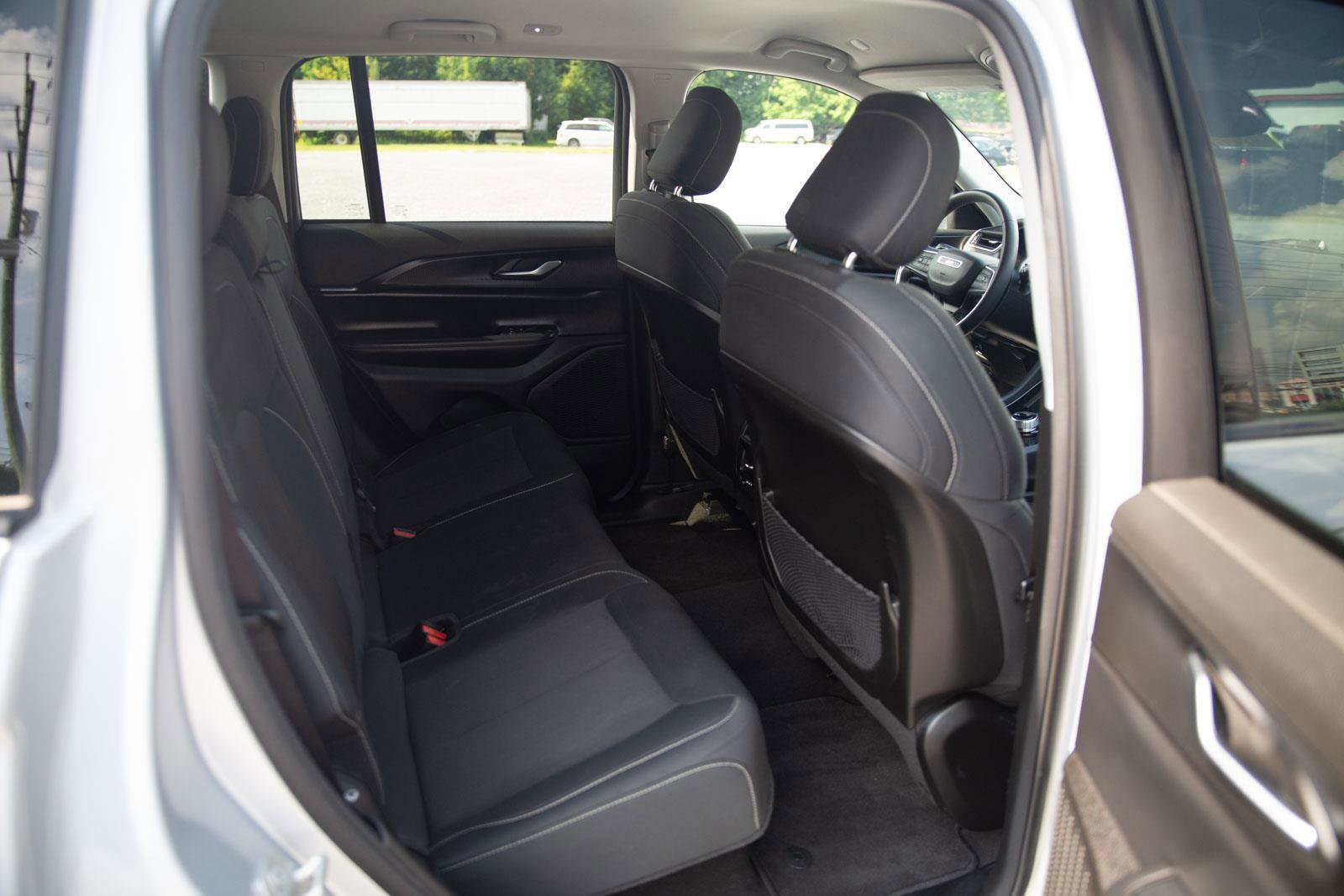 Used 2023 Jeep Grand Cherokee Laredo image 15