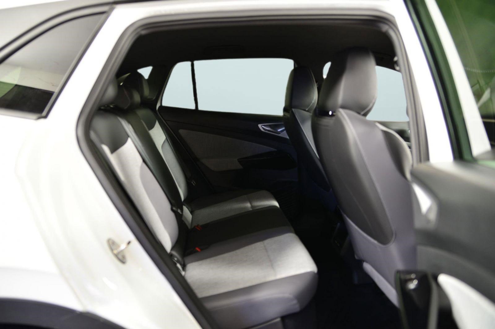 Used 2025 Volkswagen ID.4 Limited image 18