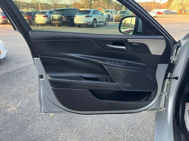 Used 2017 Jaguar XE Prestige image 17