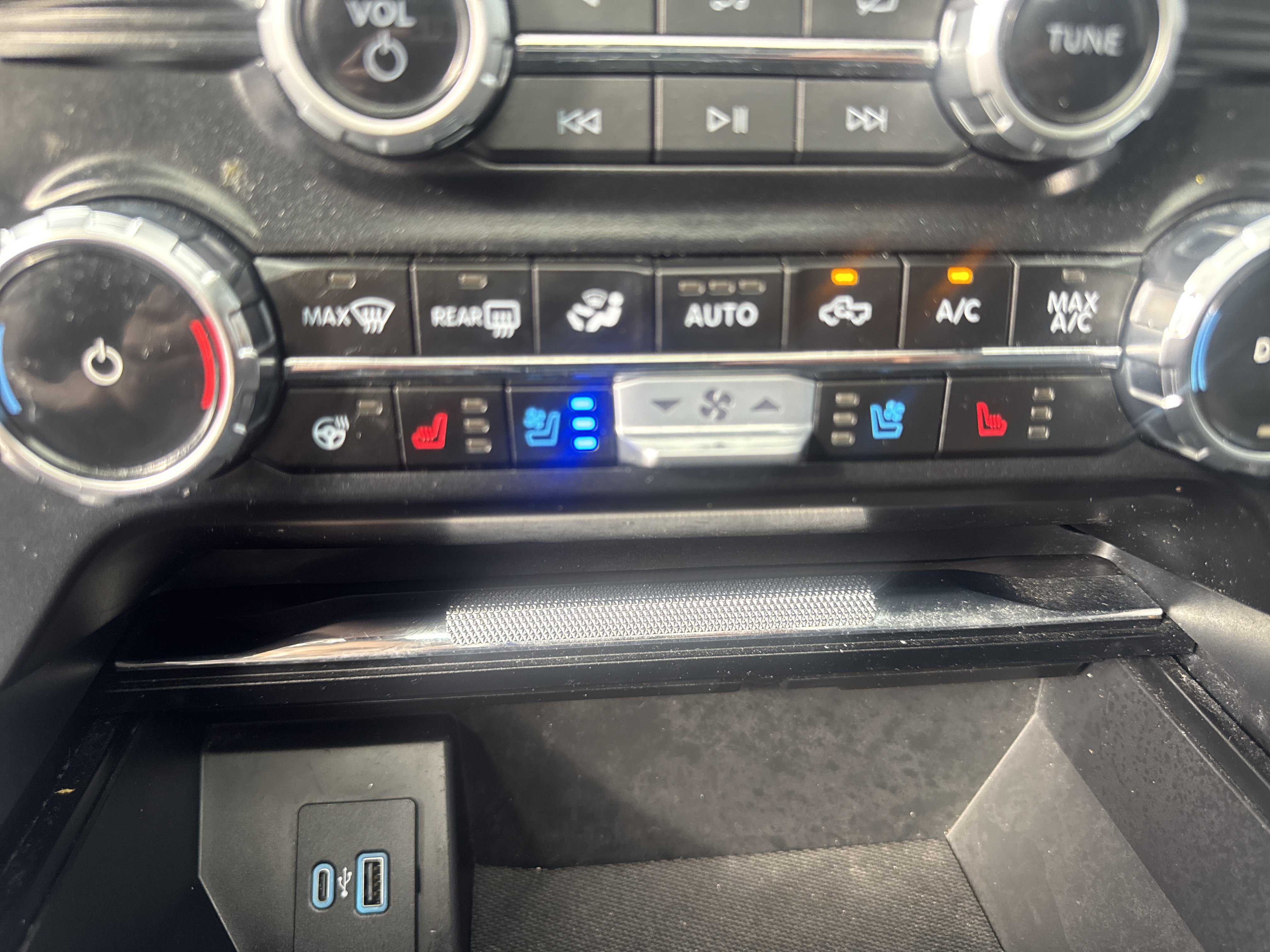 Certified 2024 Ford F150 Lariat AWD/4WD image 28