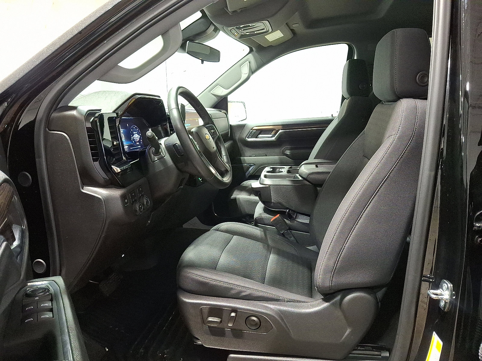 Used 2024 Chevrolet Silverado 1500 LT image 13