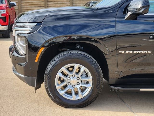 Used 2025 Chevrolet Suburban LS image 14