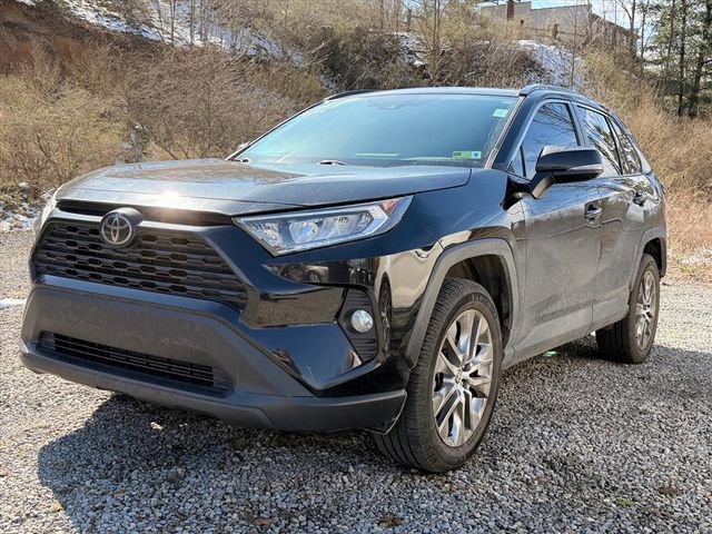 Used 2021 Toyota RAV4 XLE Premium image 2