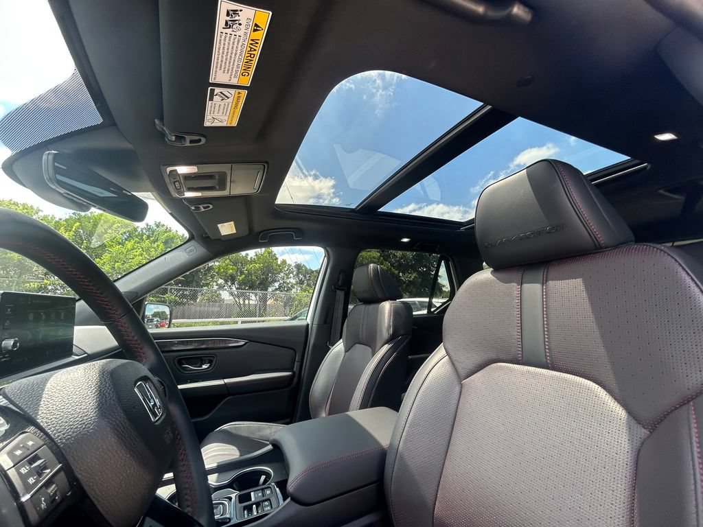 Used 2025 Honda Pilot Black Edition image 12