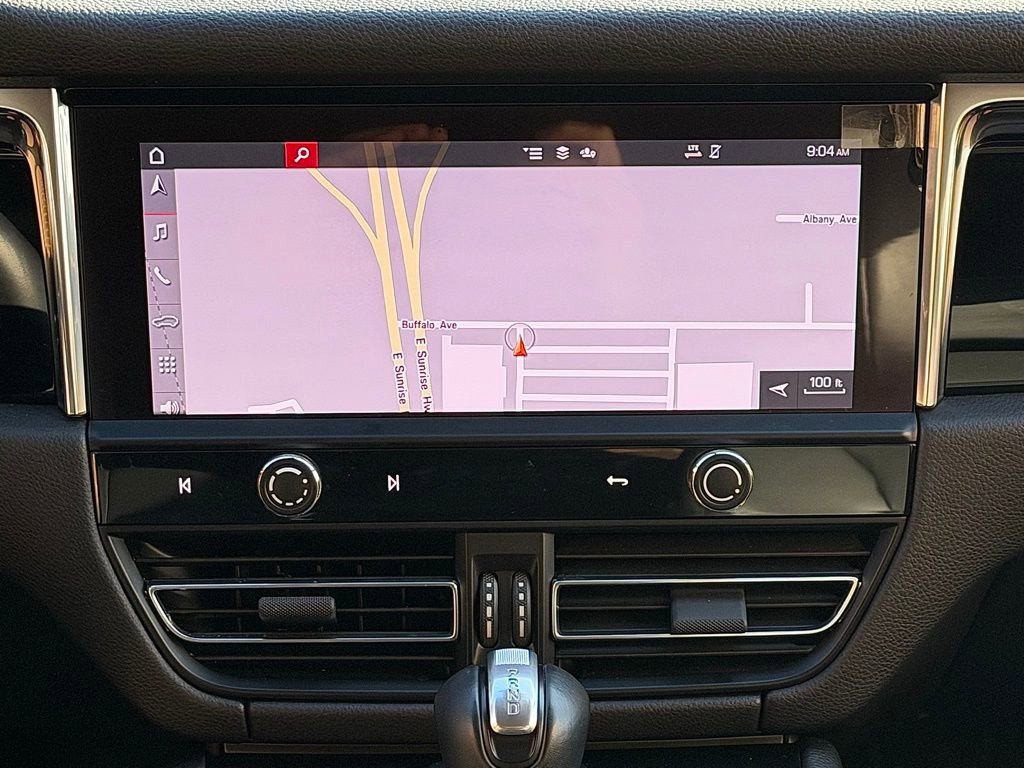 Certified 2025 Porsche Macan image 15