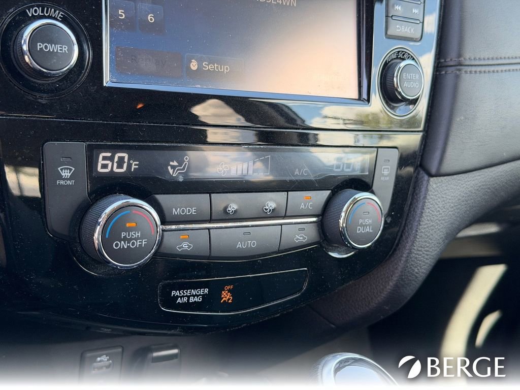 Used 2017 Nissan Rogue SL w/ SL Premium Package image 26