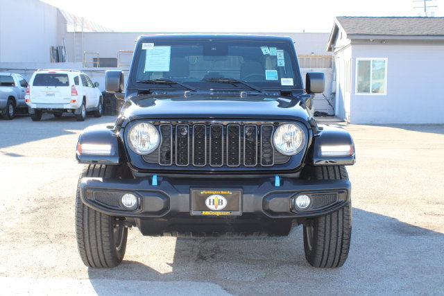 Used 2024 Jeep Wrangler Unlimited w/ Convenience Group AWD/4WD image 2