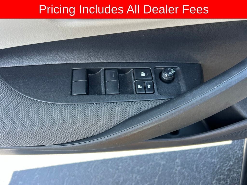 Used 2021 Toyota Corolla LE FWD image 5