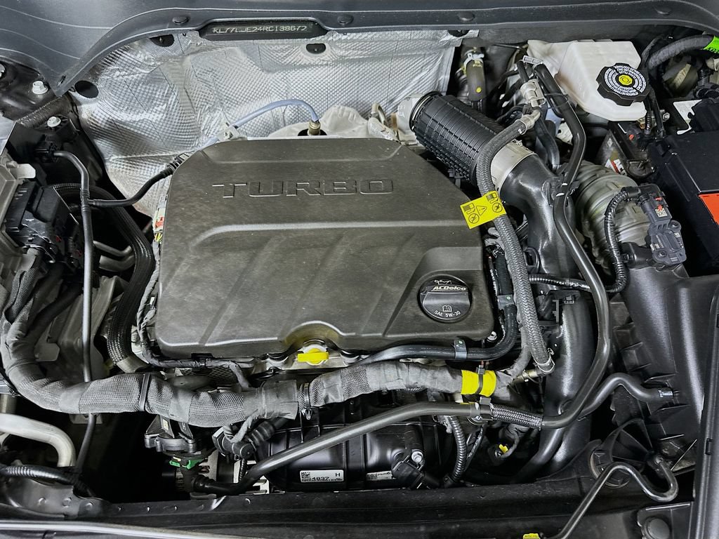 Used 2024 Chevrolet Trax RS w/ Sunroof Package FWD image 9