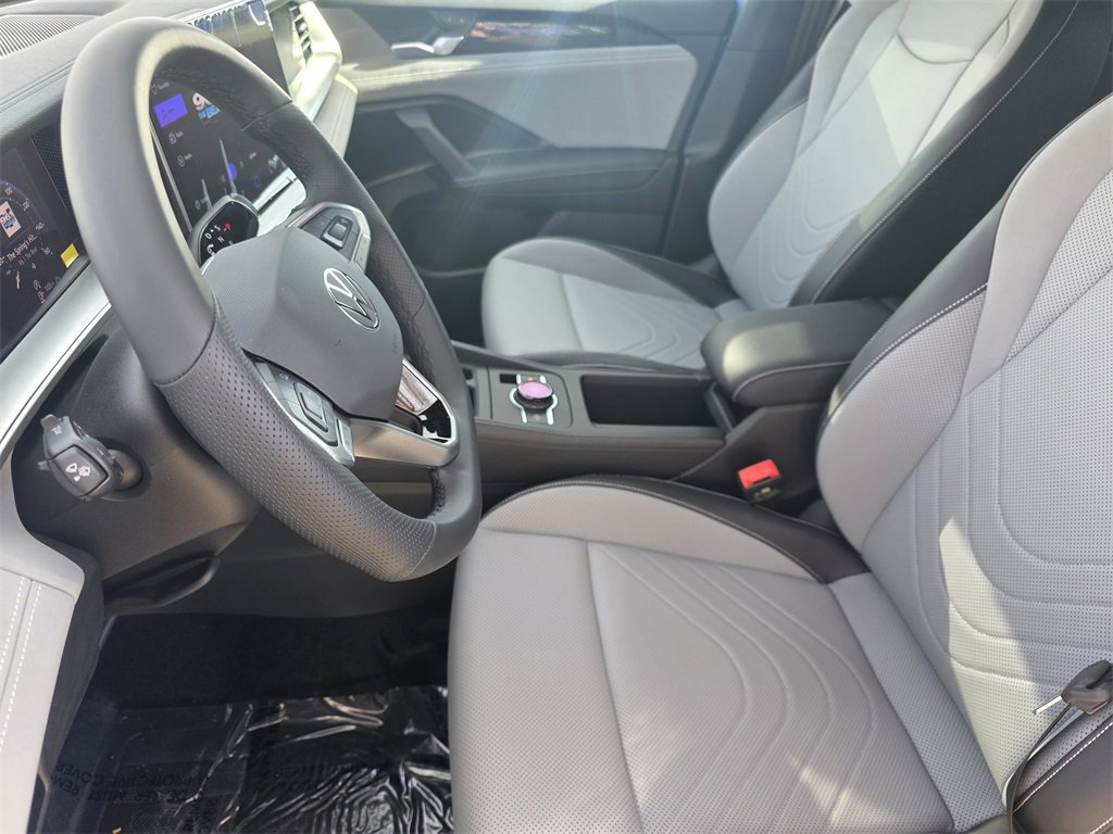 New 2026 Volkswagen Tiguan SE R-Line image 6