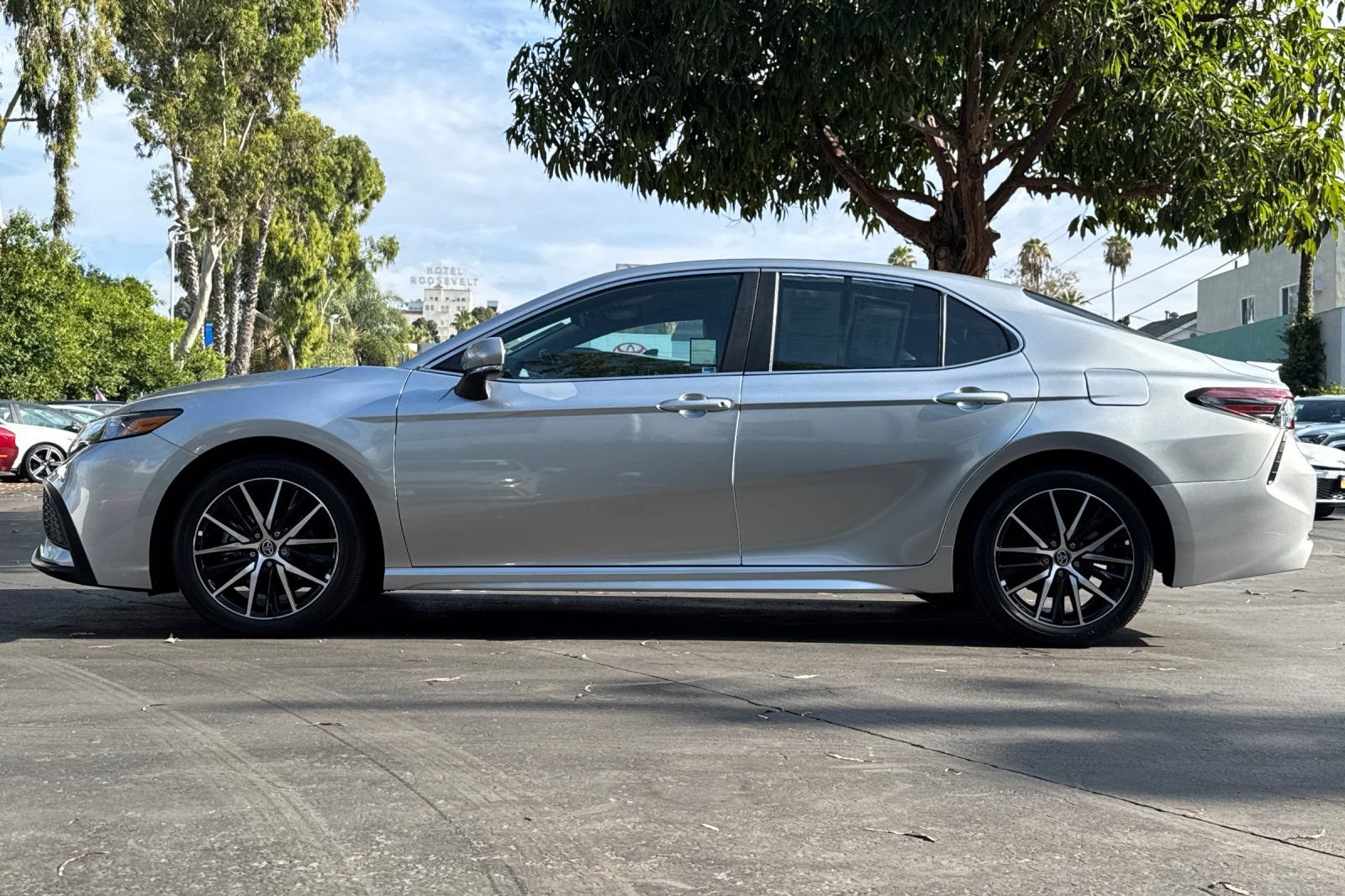 Used 2023 Toyota Camry SE FWD image 7