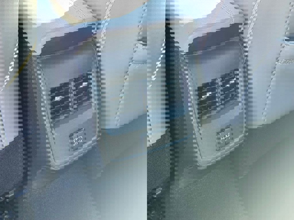 Used 2019 Toyota Avalon XLE w/ Moonroof Package image 18