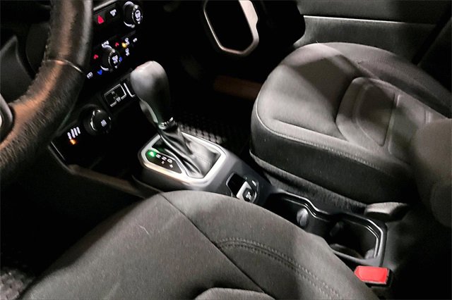 Used 2019 Jeep Renegade Latitude w/ Cold Weather Group image 18