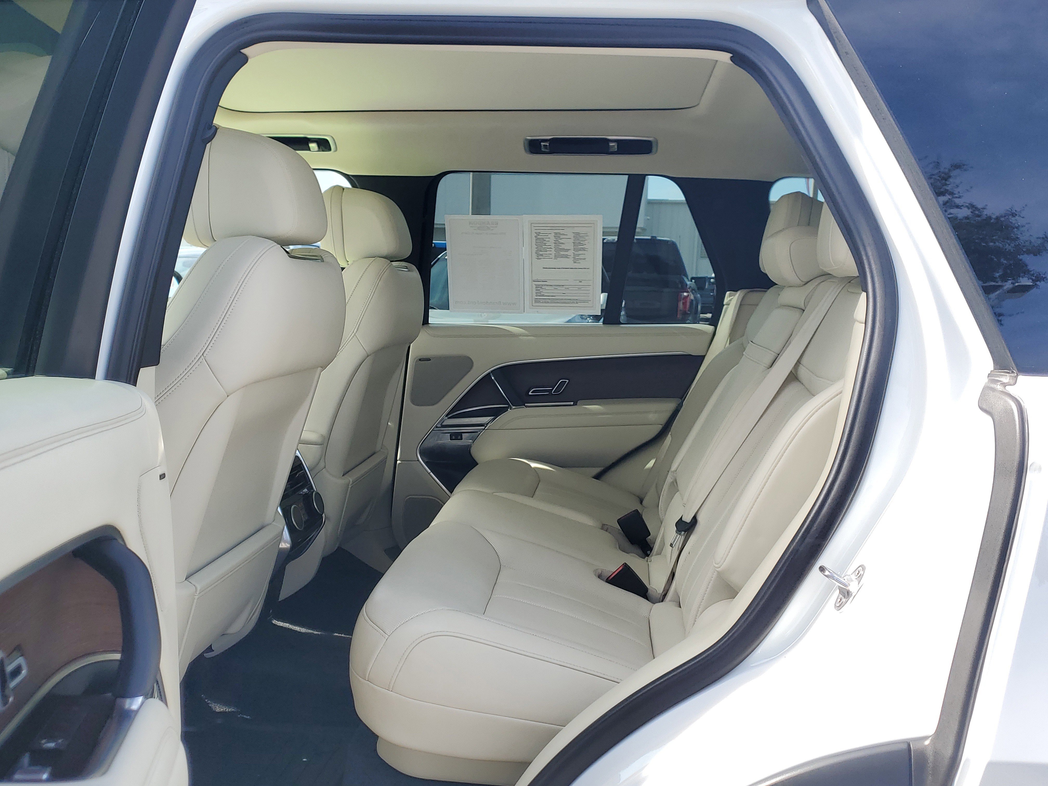 Used 2024 Land Rover Range Rover SE image 11