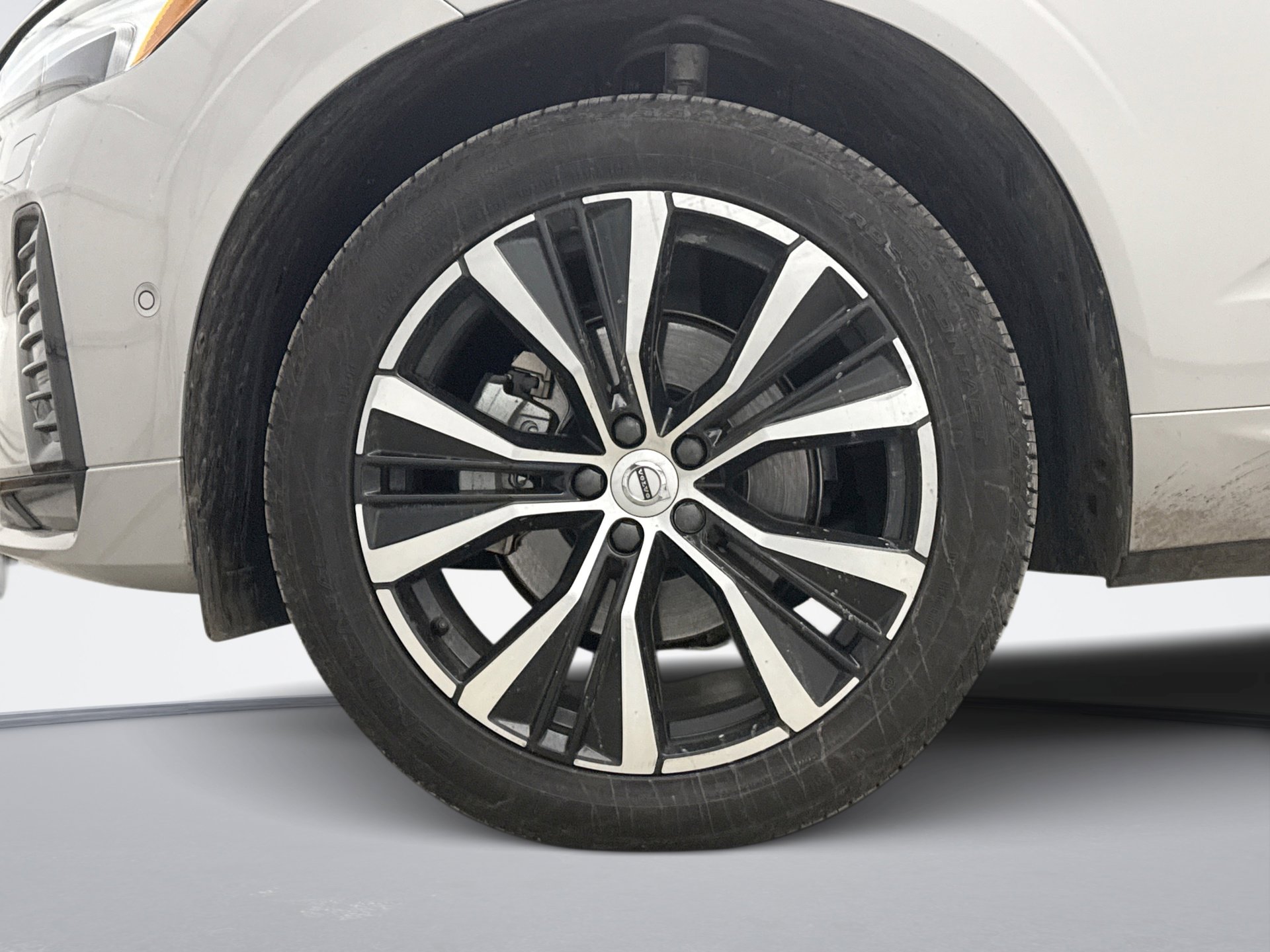 Used 2023 Volvo XC60 B5 Plus w/ Climate Package image 26