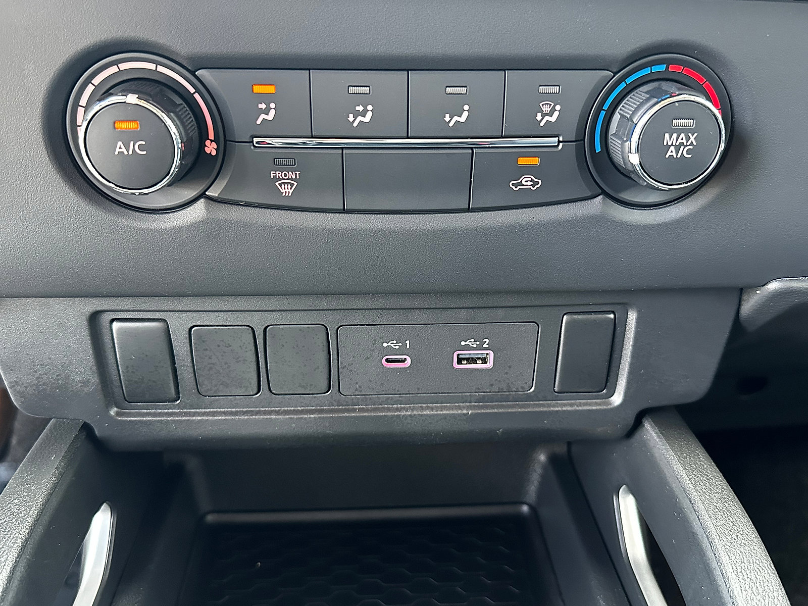 Used 2024 Nissan Frontier SV image 28