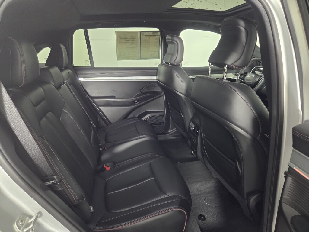 Used 2024 Jeep Wagoneer Launch Edition AWD/4WD image 30