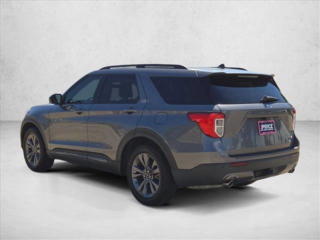 Used 2022 Ford Explorer XLT w/ Equipment Group 202A image 7