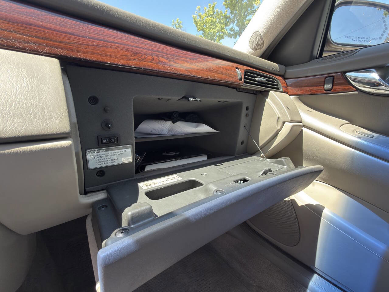 Used 2003 Cadillac De Ville w/ Comfort & Convenience Package FWD image 60