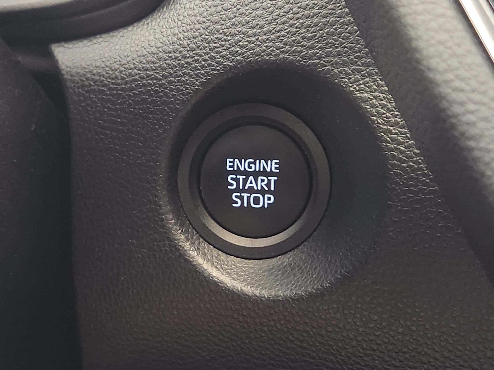 Used 2025 Toyota Corolla Cross LE FWD image 19