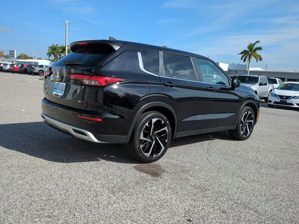 Used 2024 Mitsubishi Outlander SE image 6