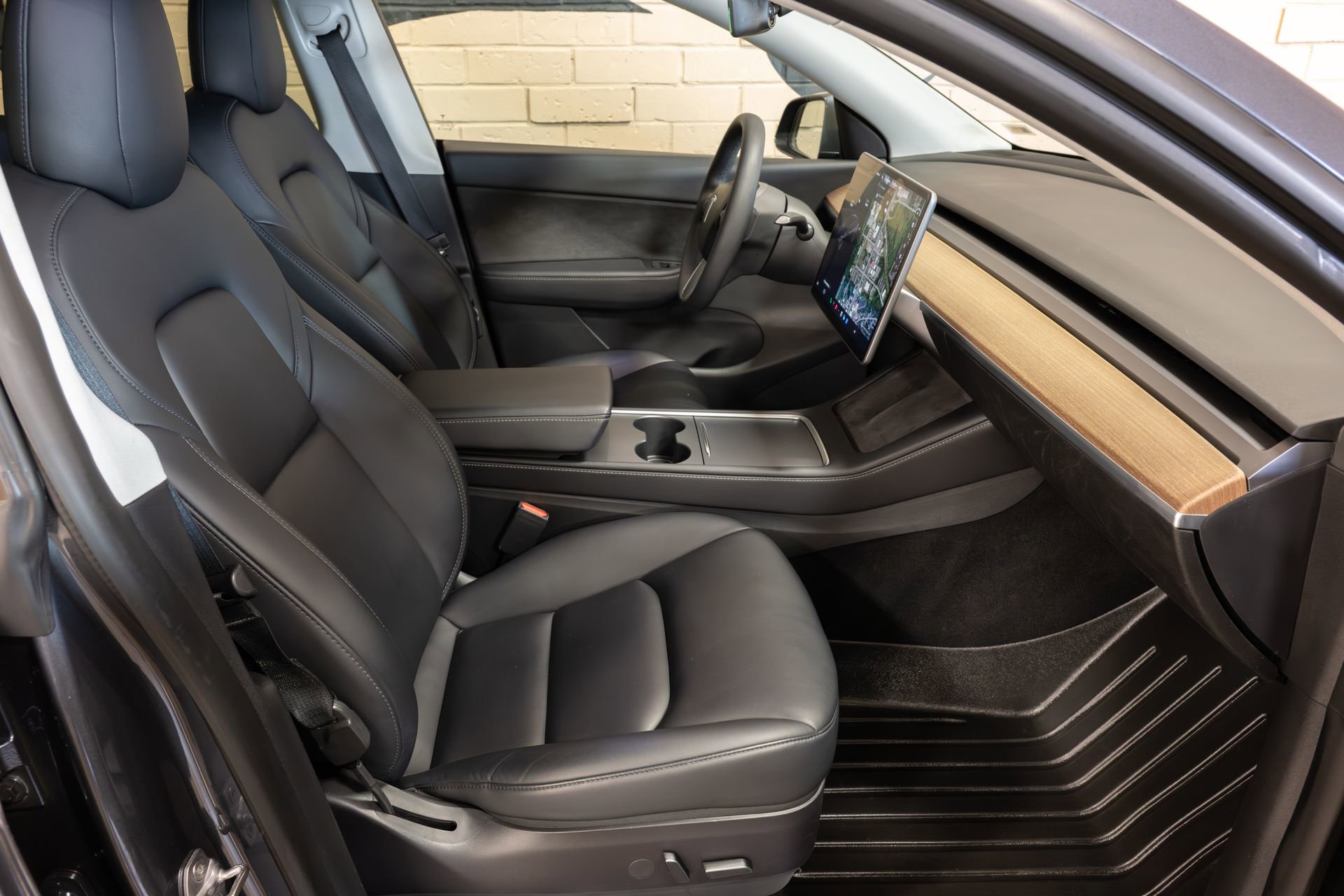 Used 2022 Tesla Model Y Long Range image 11