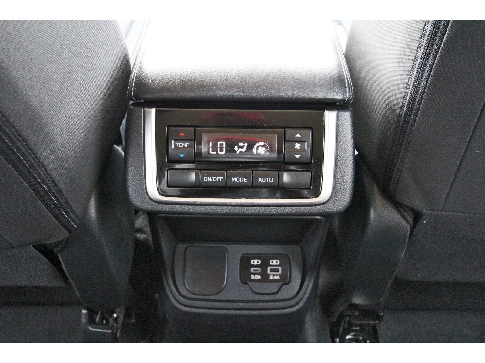 Used 2023 Subaru Ascent Premium w/ Convenience Package AWD/4WD image 15