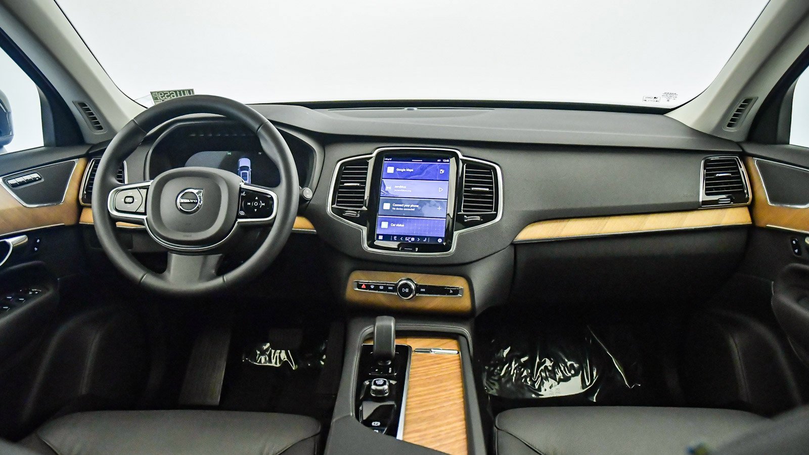 Certified 2025 Volvo XC90 B6 Plus image 15