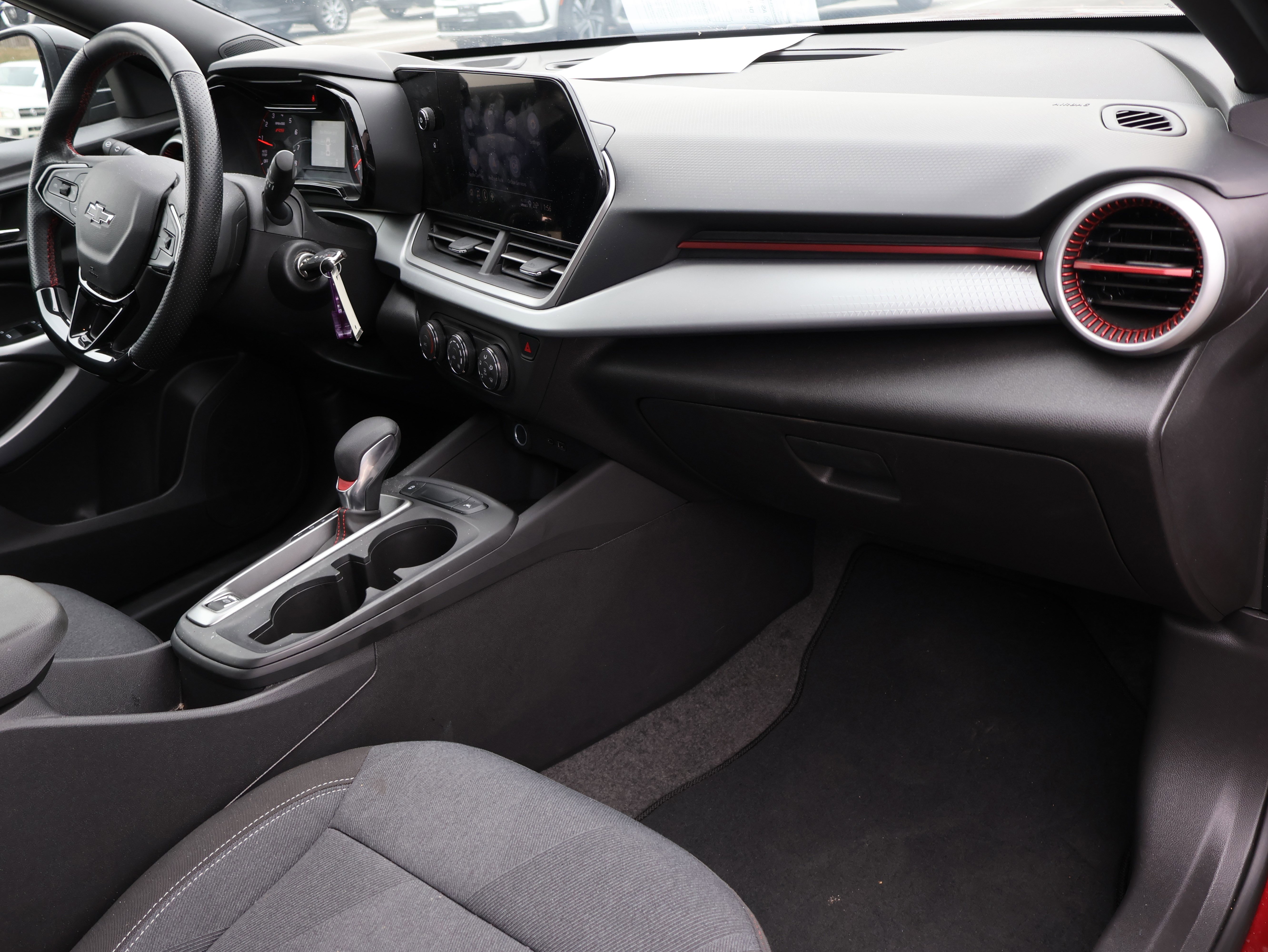 Used 2025 Chevrolet Trax RS w/ Sunroof Package image 10