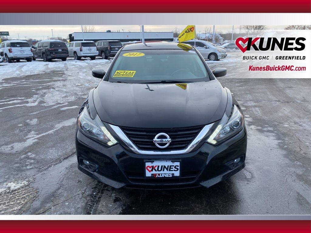 Used 2017 Nissan Altima 2.5 SR w/ Midnight Edition Package image 12