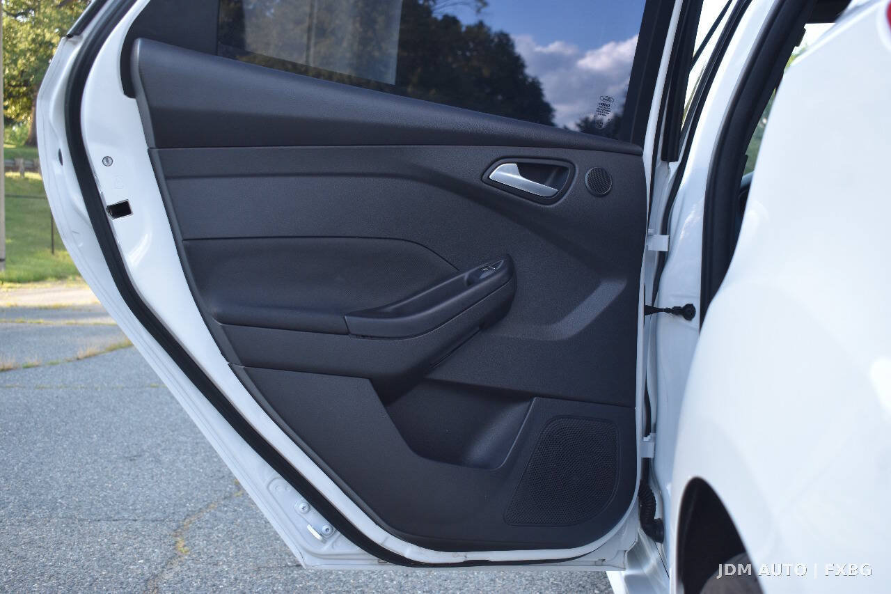 Used 2015 Ford Focus ST w/ Equipment Group 402A FWD image 10