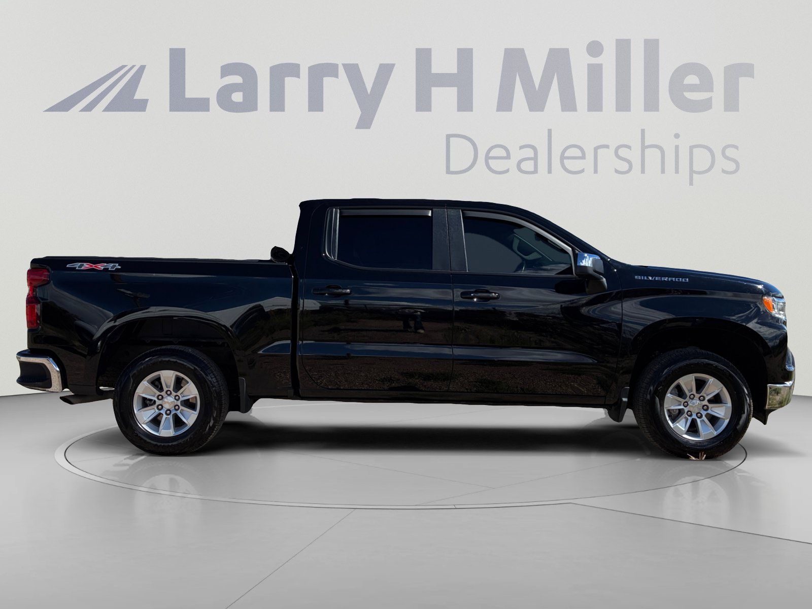 Used 2024 Chevrolet Silverado 1500 LT AWD/4WD image 6