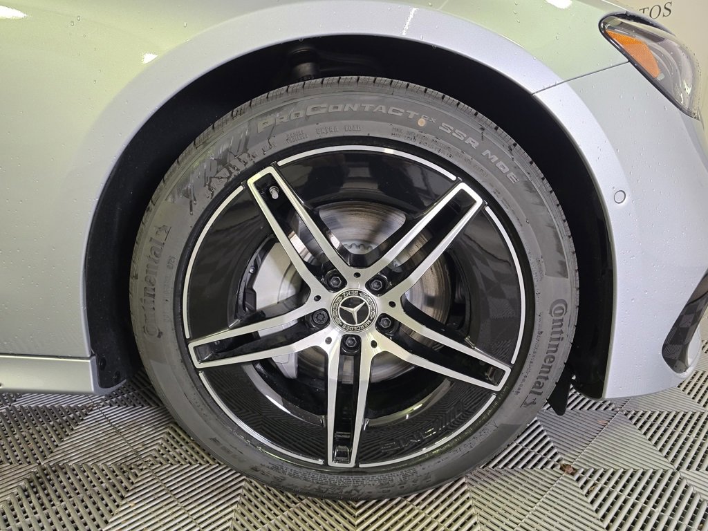 New 2026 Mercedes-Benz E 350 4MATIC Sedan image 2