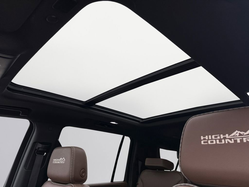 Used 2023 Chevrolet Suburban High Country image 17