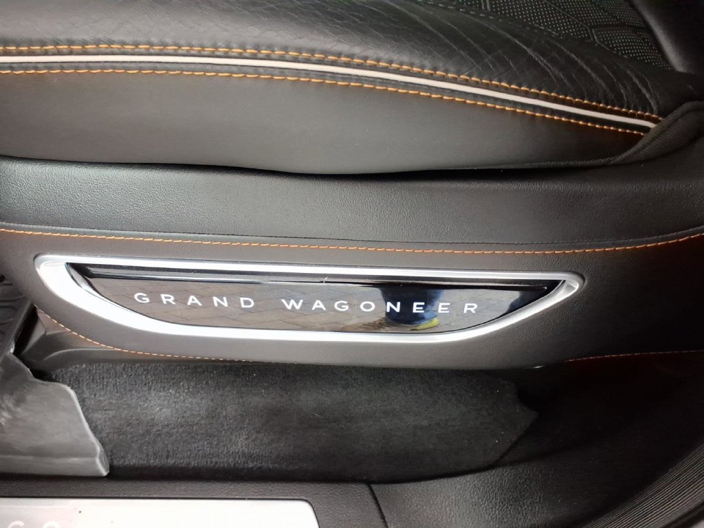 Used 2024 Jeep Grand Wagoneer L Series III AWD/4WD image 16