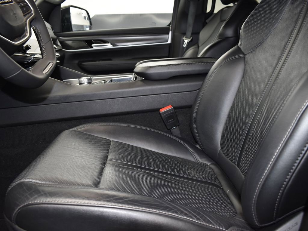 Used 2024 Jeep Wagoneer L Series II w/ Flexible Seating Group image 13