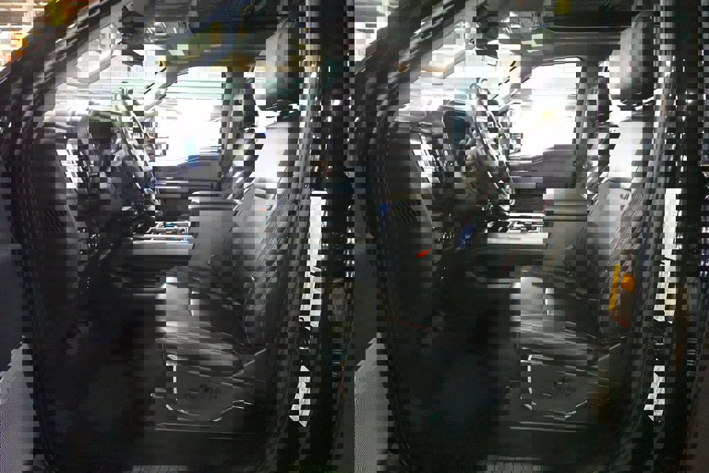 Used 2023 Ford F350 Lariat w/ Lariat Ultimate Package AWD/4WD image 24